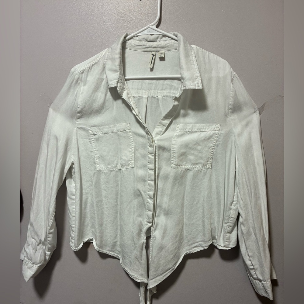 Versona White Button-Front Tie-Hem Shirt
